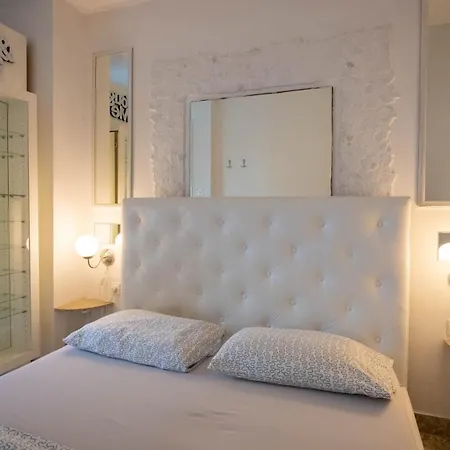 Family Friendly Apartments With A Swimming Pool Lovran, Opatija - 14178 Room photo